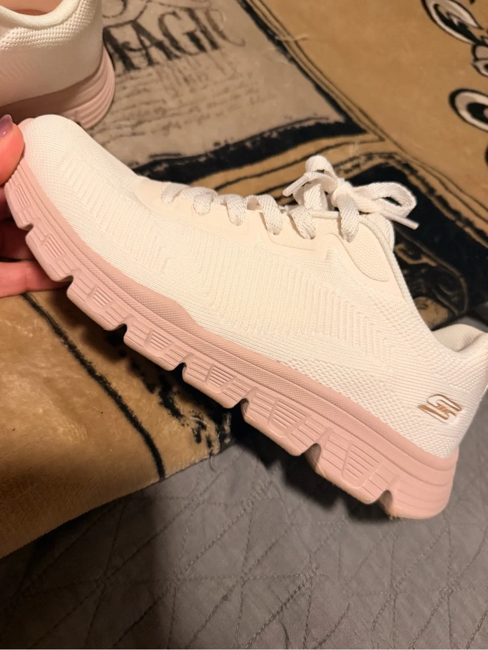 Skechers breathable white